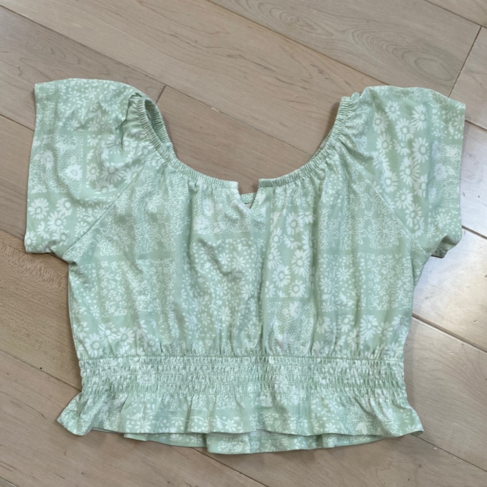The commons butter soft white teal floral cropped smocked top